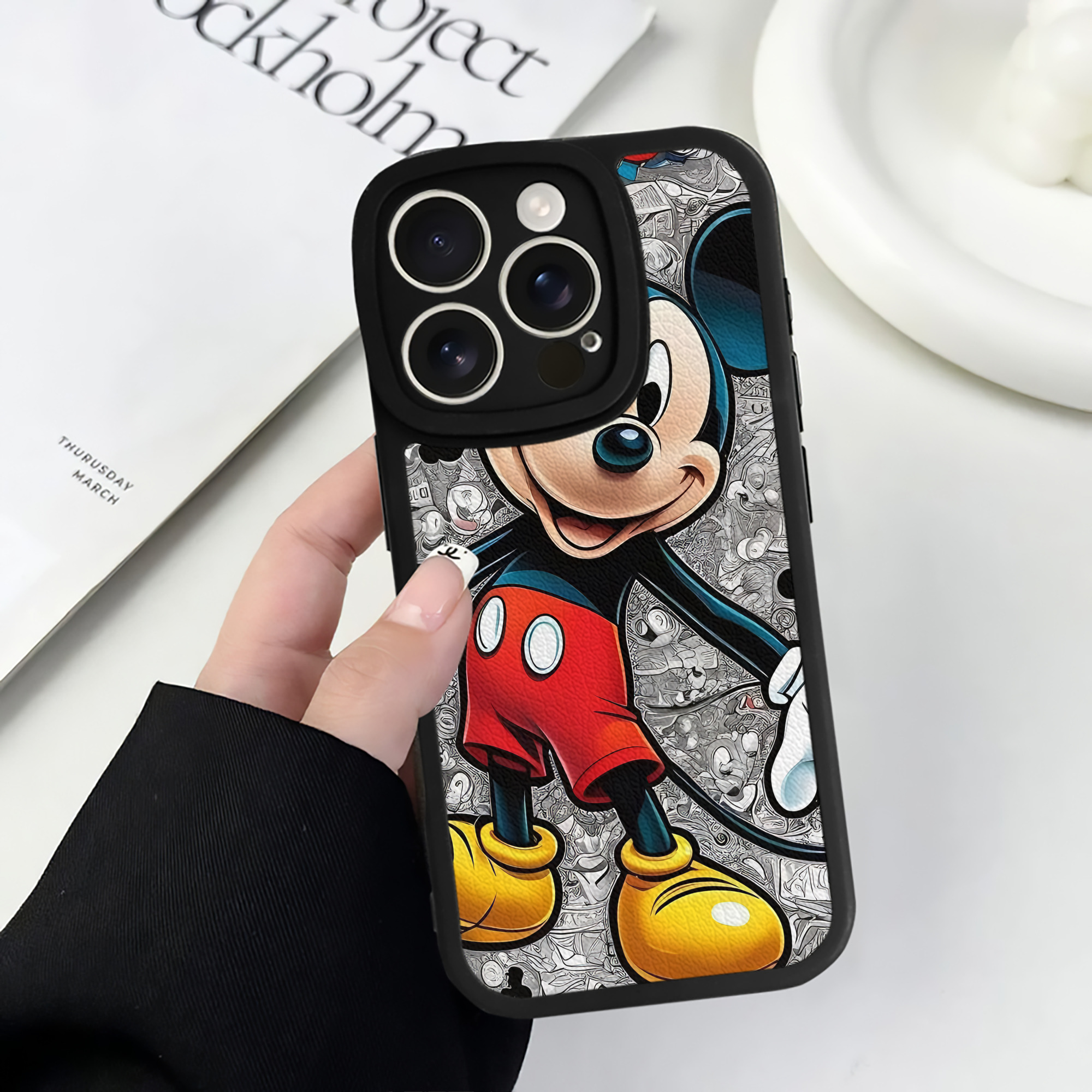 （画像用） ミッキーマウス Mickey Mouse 【iPhone 16シリーズ対応】シリコンスマホケース（レザー調） 材質：シリコン
